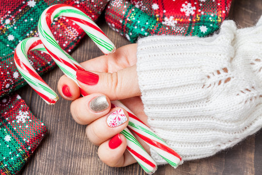 Trendy Christmas Nail Designs for 2024