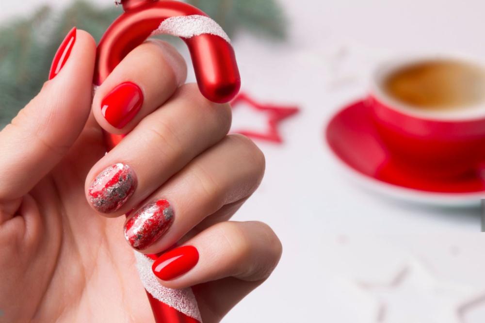 10 Festive New Year Nail Designs to Ring in the Year