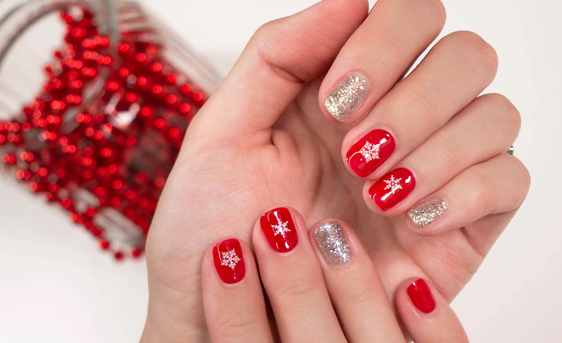 Holiday Nail Trends: What’s Hot This Christmas Season