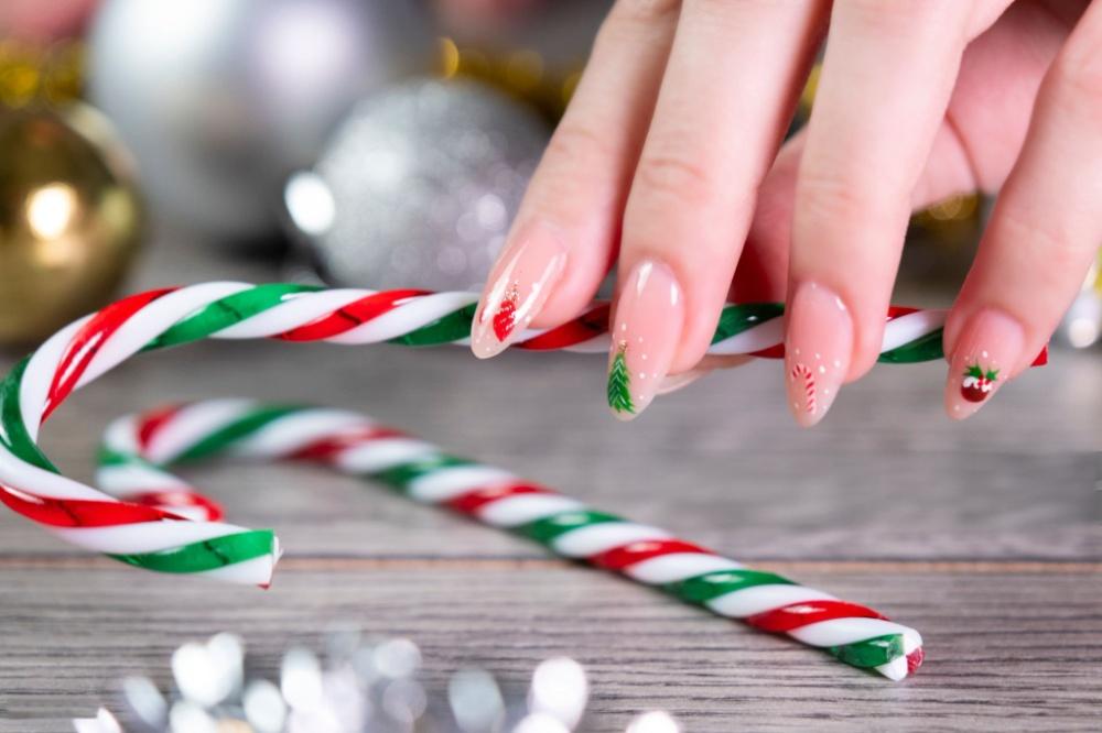 9 Candy Cane Nail Ideas to Inspire Your Holiday Manicure