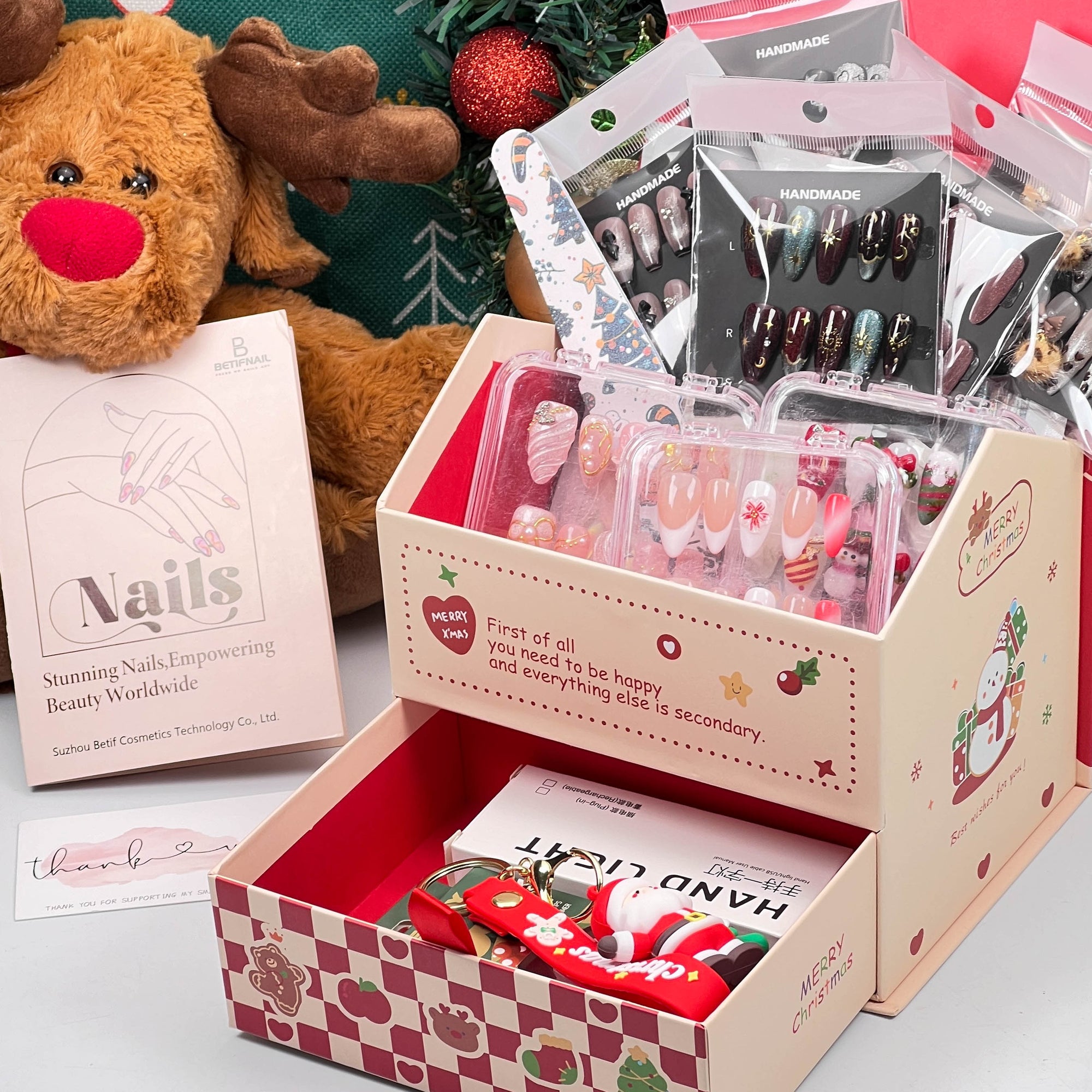 Christmas Nails Gift Box featuring trendy press-on nails, festive nail art designs, and accessories, perfect for Christmas gifts.